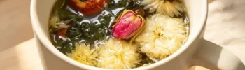 infusion jian fei yan cha dans une tasse