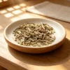 Ingrédients de la tisane jambes légères Ingrédients de la tisane jambes légères dans une assiette.