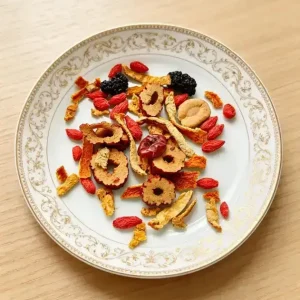 Contenu d'une pochette de la Tisane force intérieure dans une assiette.